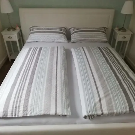 Gaestehaus Becker 招待所 Wachenheim an der Weinstraße